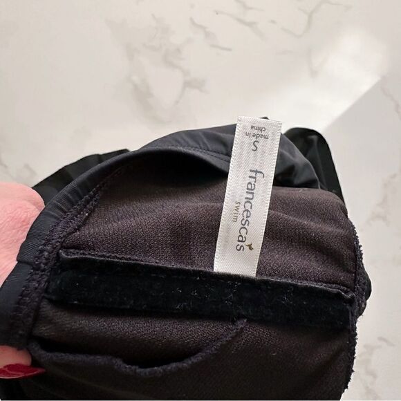 ɴᴡᴏᴛ ꜰʀᴀɴᴄᴇꜱᴄᴀ’ꜱ ᴀꜱʏᴍᴍᴇᴛʀɪᴄ ʙᴀɴᴅᴇᴀᴜ ꜱᴡɪᴍ ᴛᴏᴘ - Picture 7 of 8